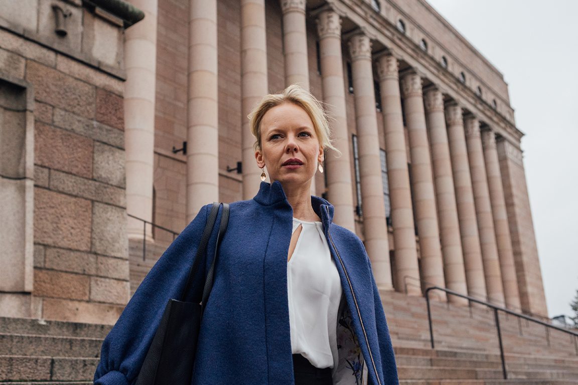 neljä__pienta__aikuista_juulia_almapo__ysti_photo_mitroha__rko__nen_hi_res_helsinki_finland_2021__tuffifilms