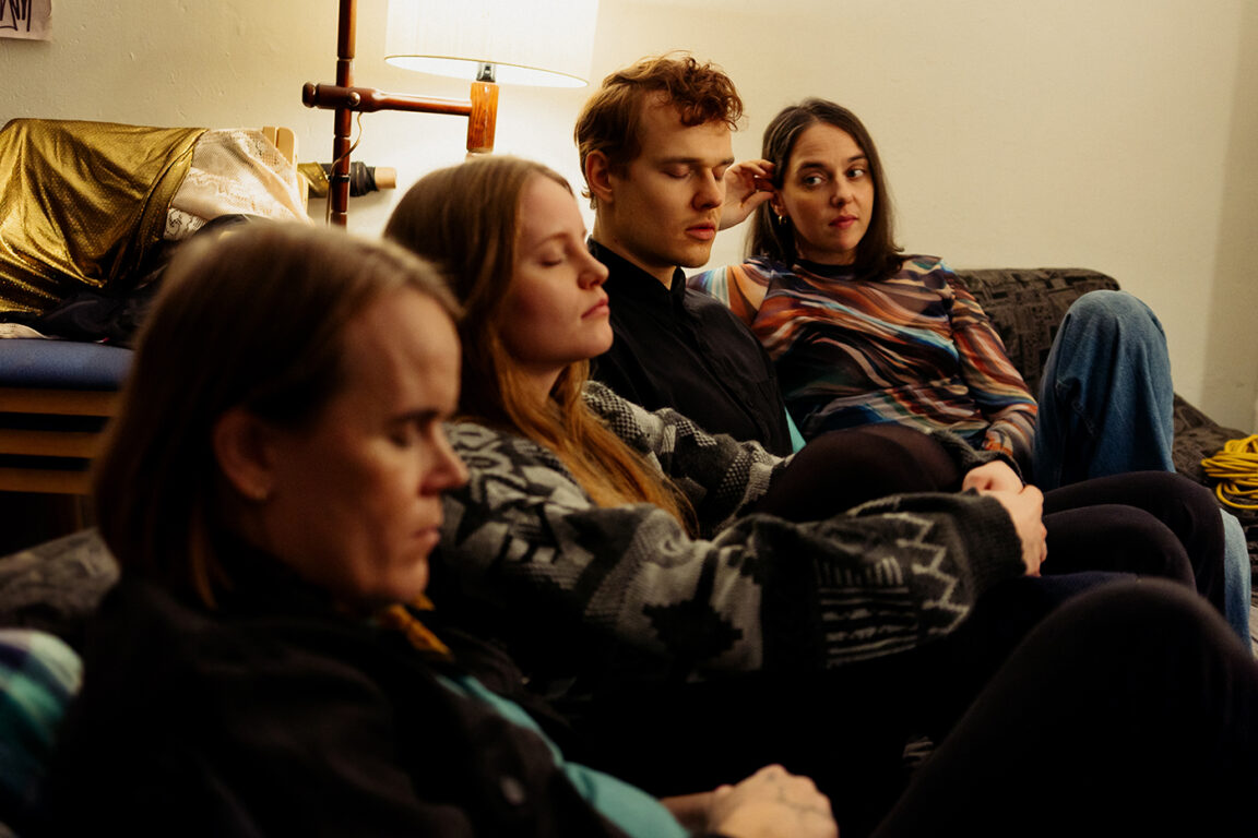 jossainonvalojokaeisammu_still4_kuva_teroahonen___elokuvatuotantoyhtiomade2025